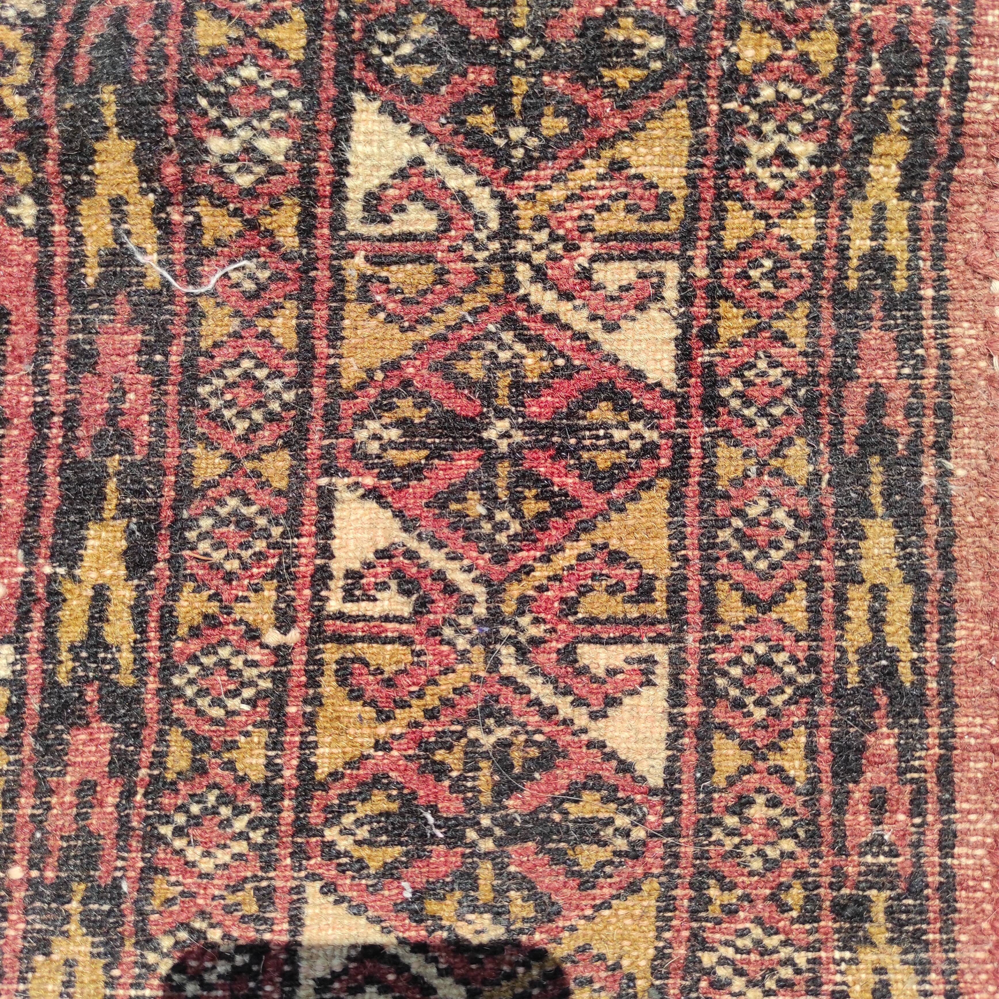Old Persian carpet of 95 x 158 cm