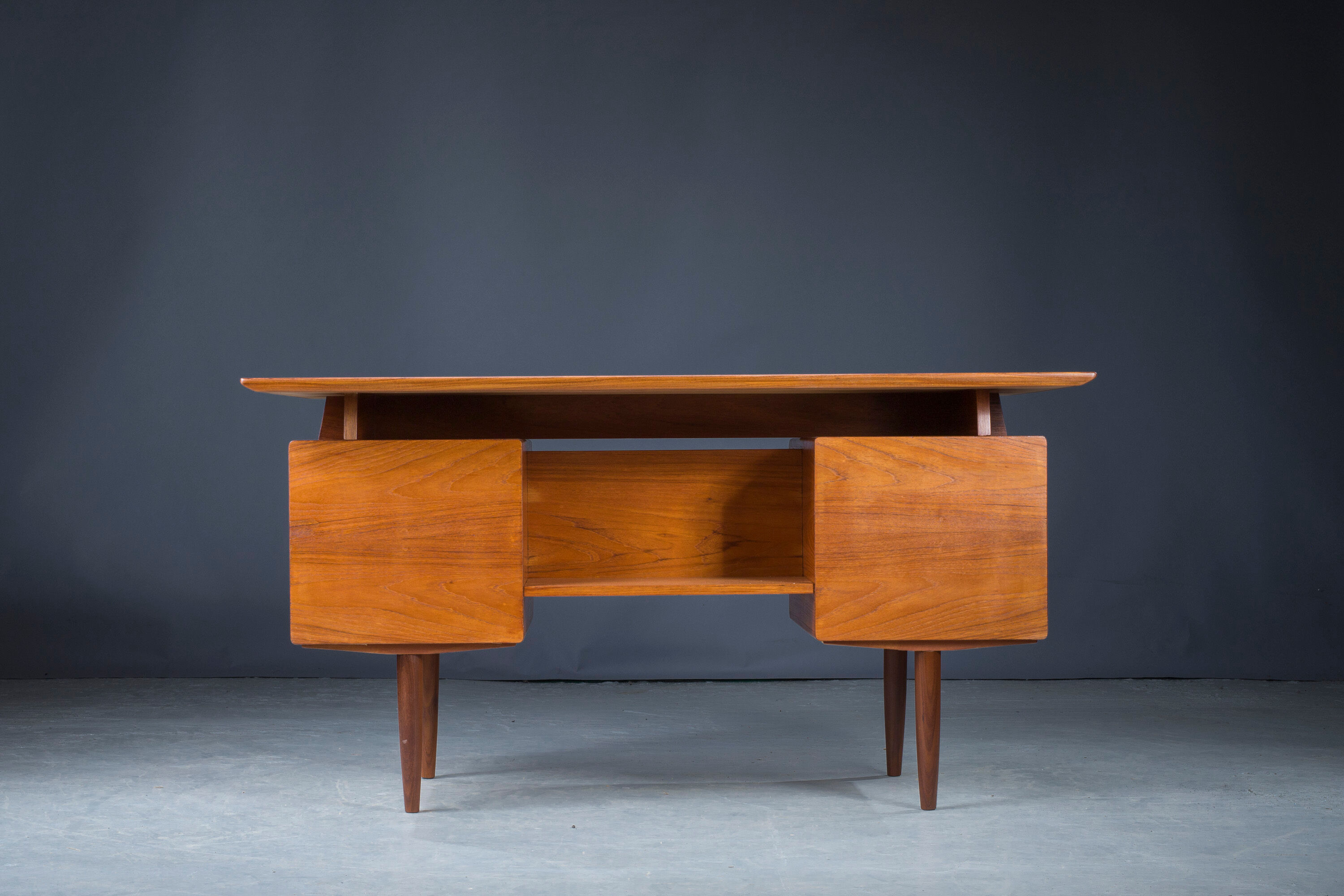 Mid-Century Danish Desk in Teak, 1970s