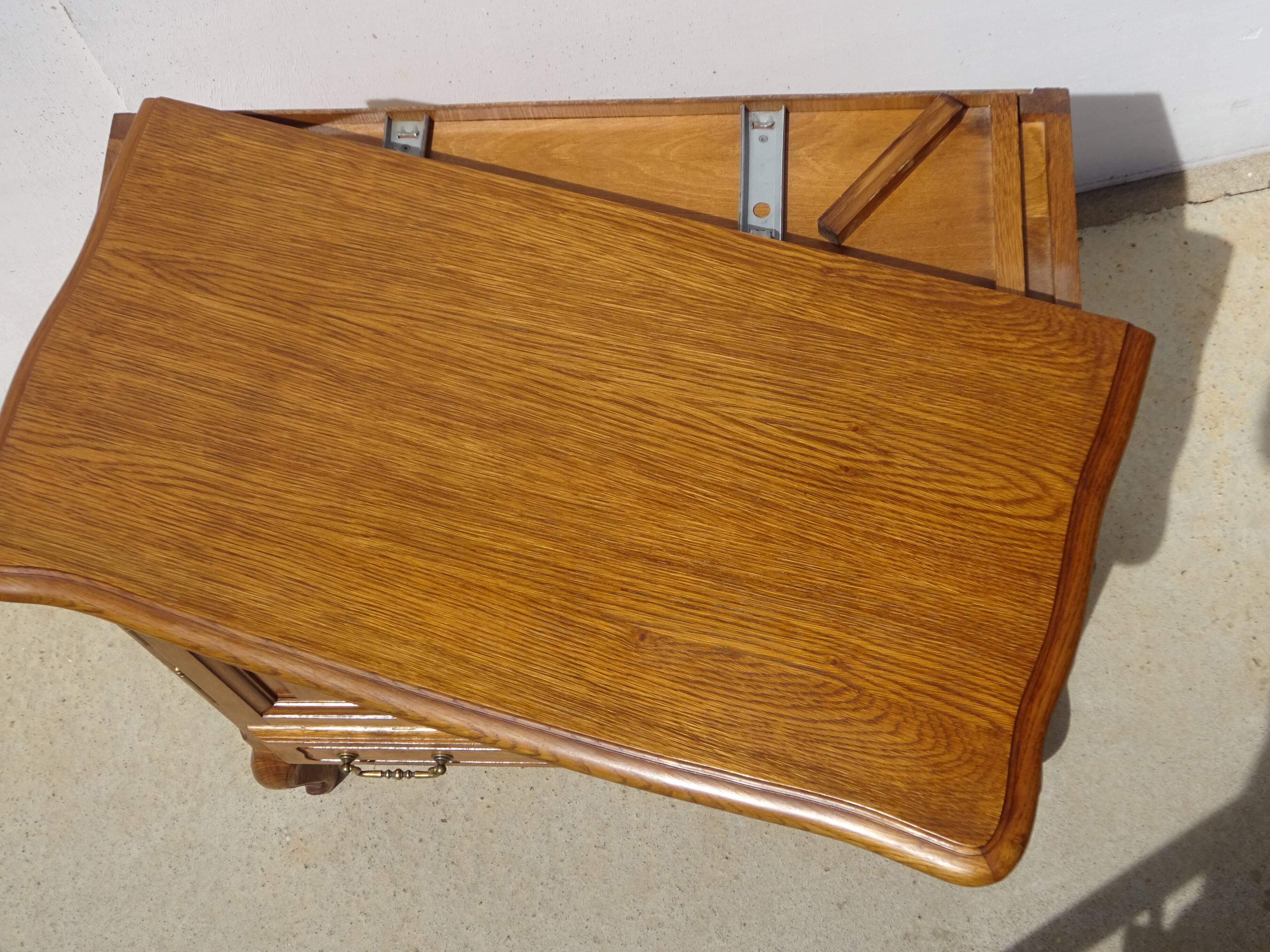 Oak TV unit with a rotating top