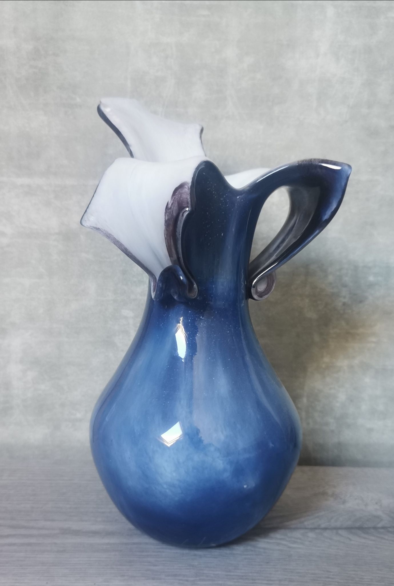 Gold and blue design vase Torcheux