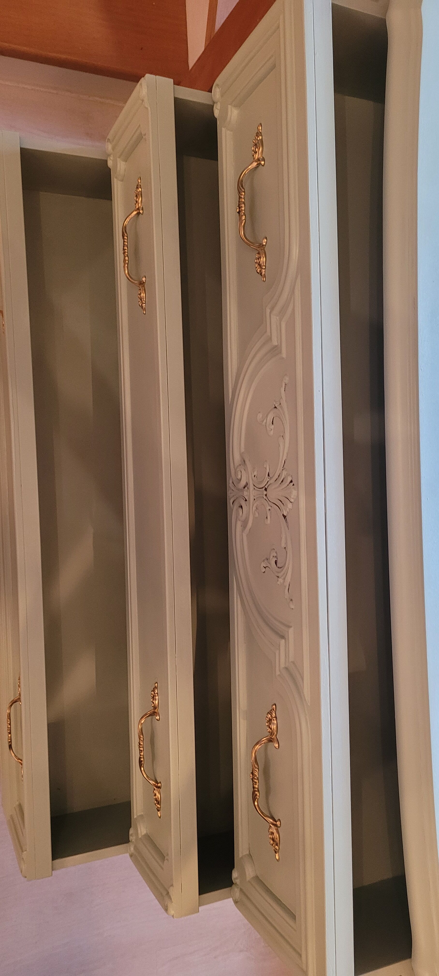 Louis XV style chest of drawers