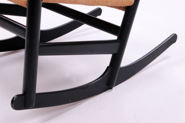 Rocking chair design par Hans.J.Wegner modèle ch45