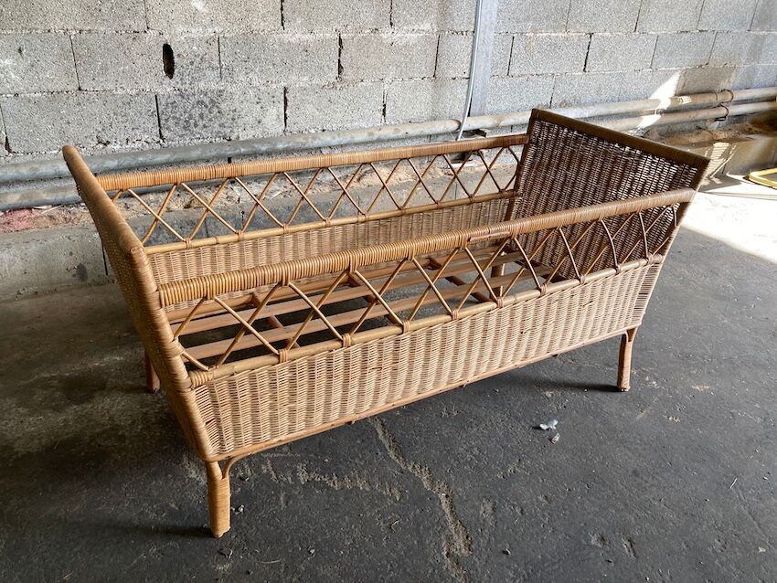 Braided rattan cot