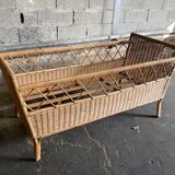Lit de bébé en rotin tressé