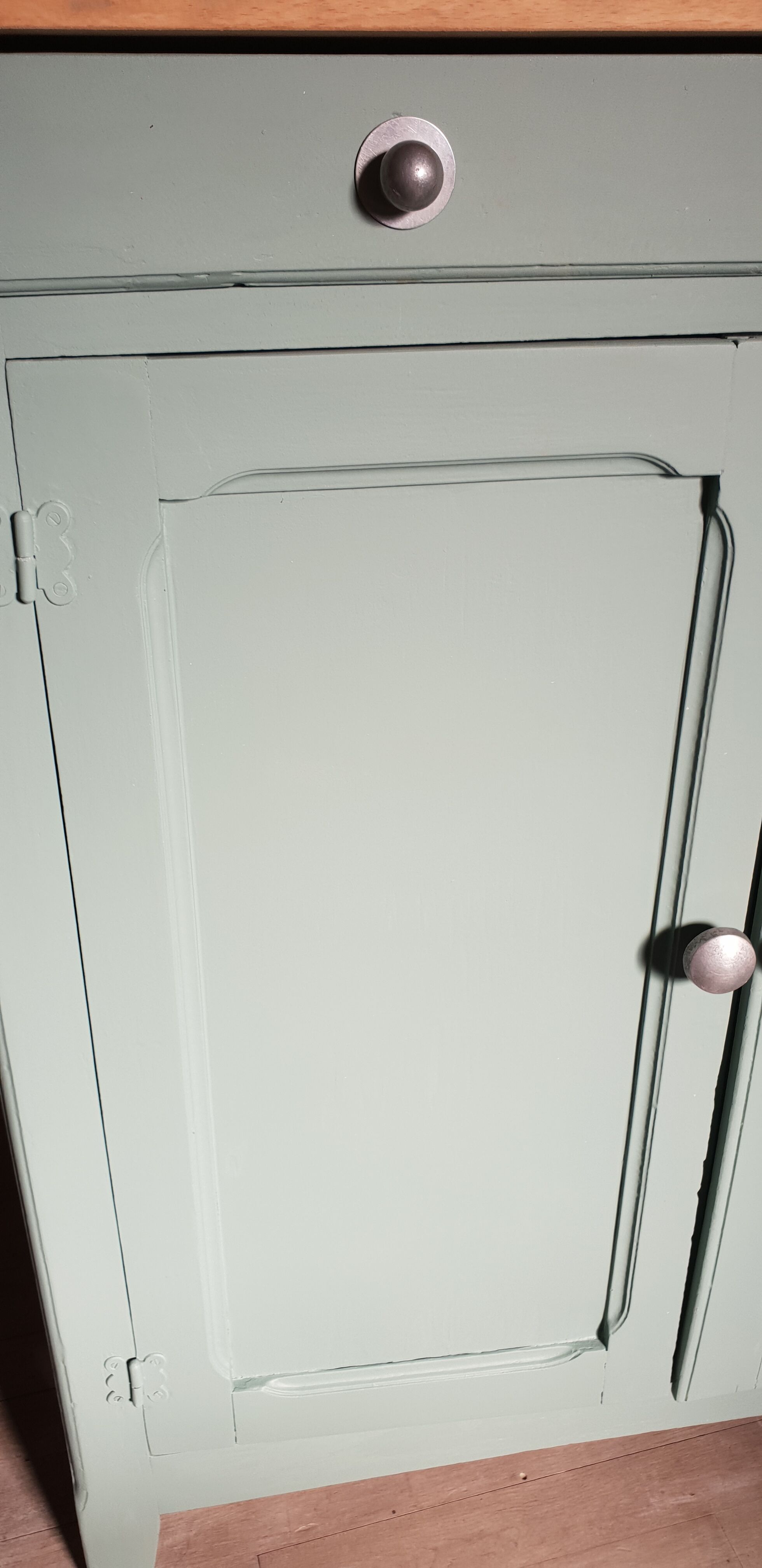 Parisian green buffet