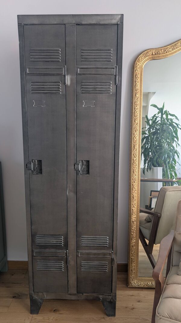 Vestiaire d'usine marque Atal