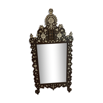 Miroir ottoman syrien en bois incrusté de nacre dite goldfisch