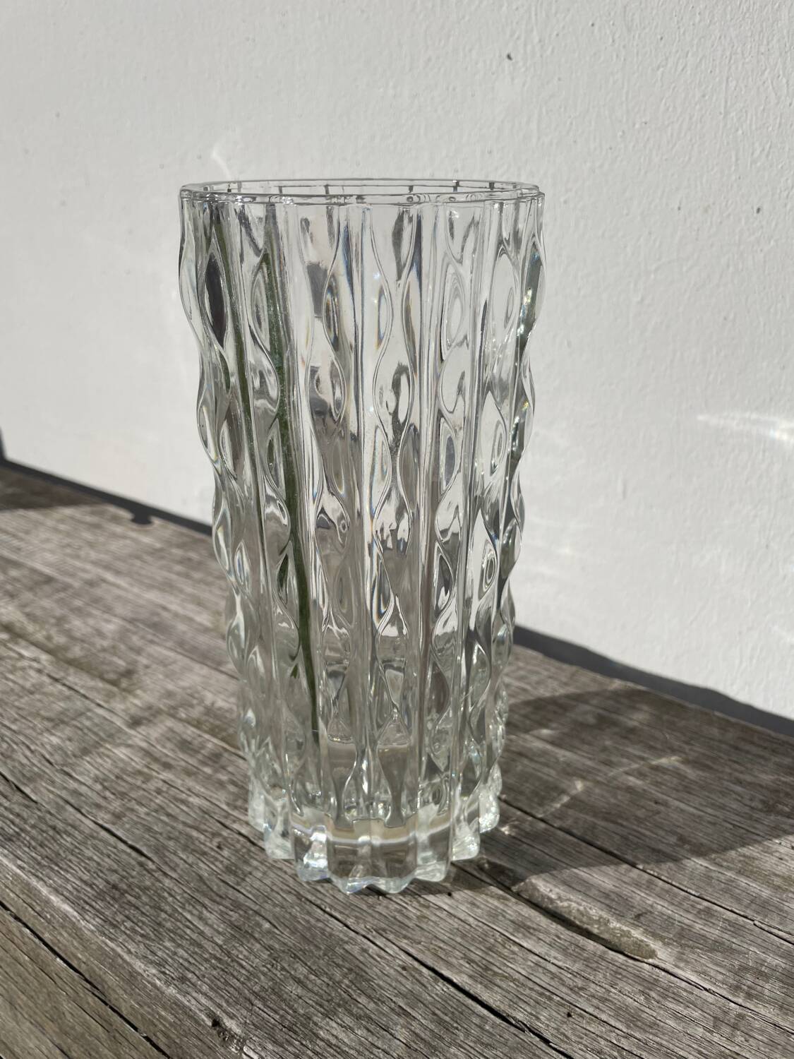 Vase en verre épais transparent