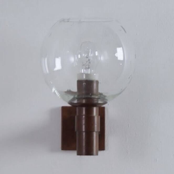 Paire d'appliques murales en laiton avec sphère de verre et gouttes d'eau ca. 1960