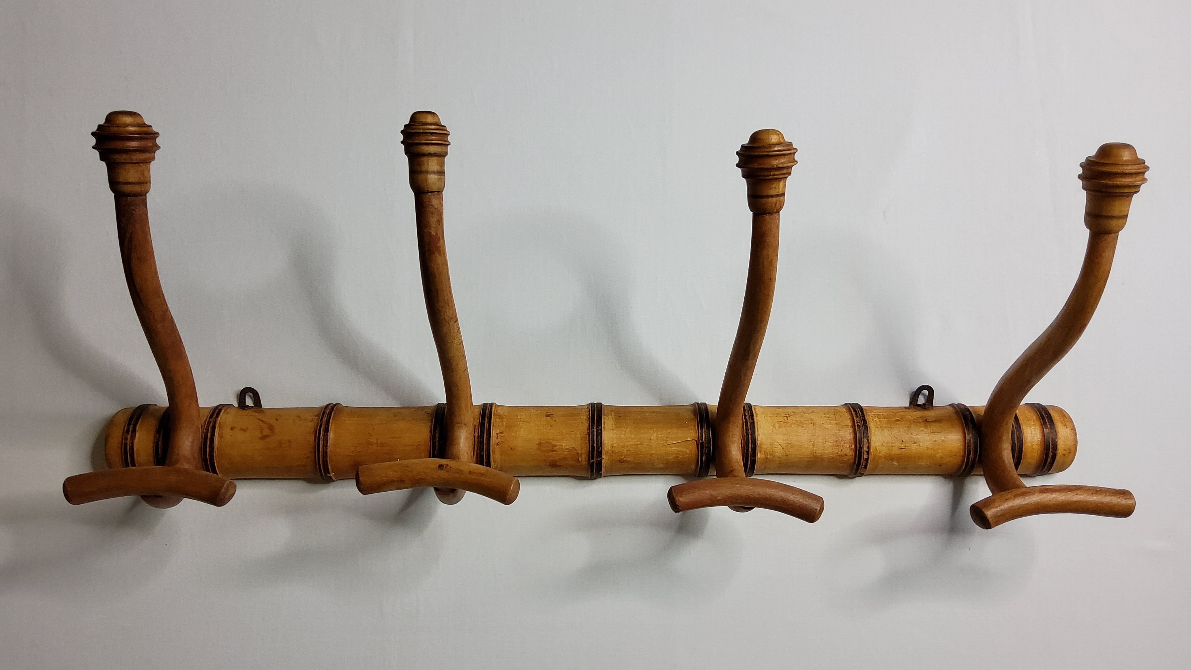 Portemanteau en bois tourné à l'imitation du bambou, 4 patères, 73 cm