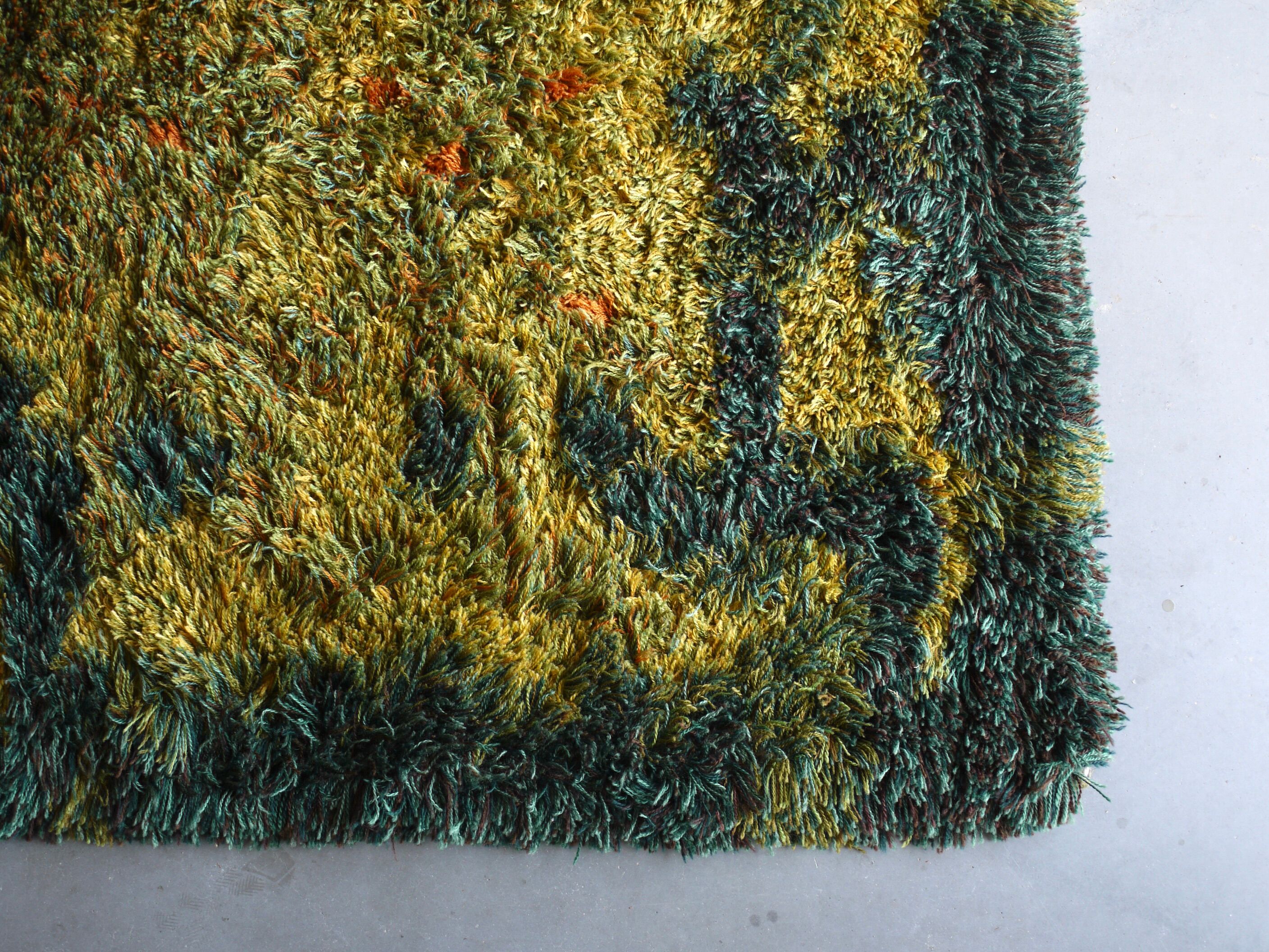 Tapis scandinave abstrait à poils hauts années 1960