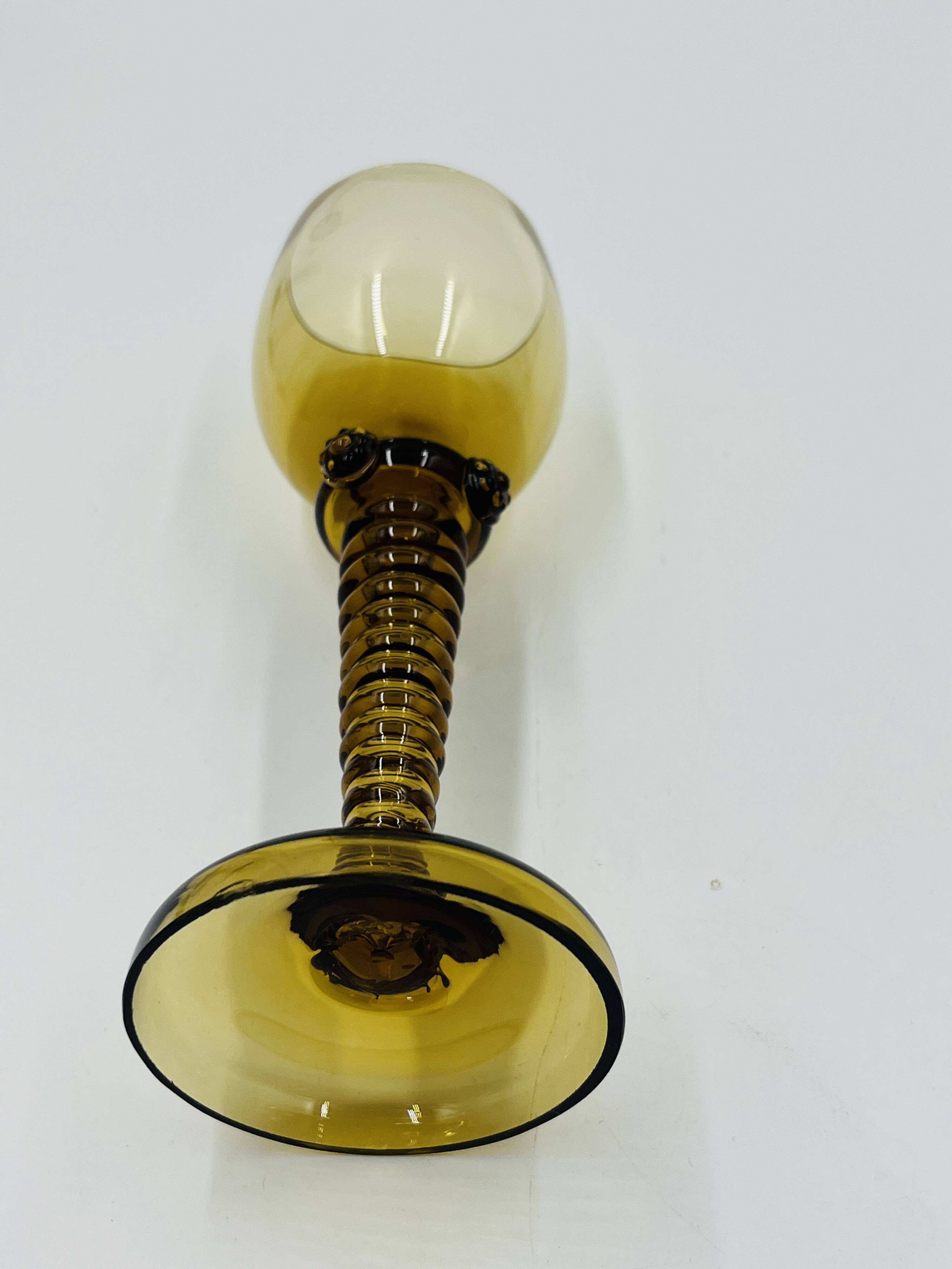 Lot de 5 verres à vin Roemer ambrés