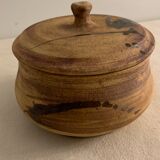 Ancient pot and its lid Pottery of the Dove in sandstone 1975