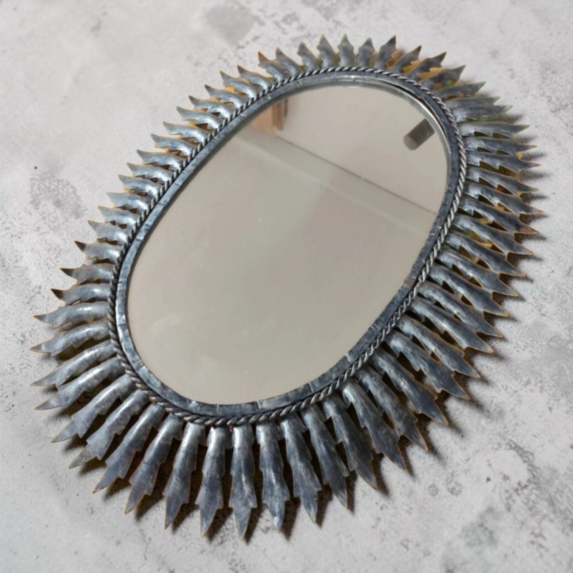 Miroir années 60 feuilles d'acanthe
