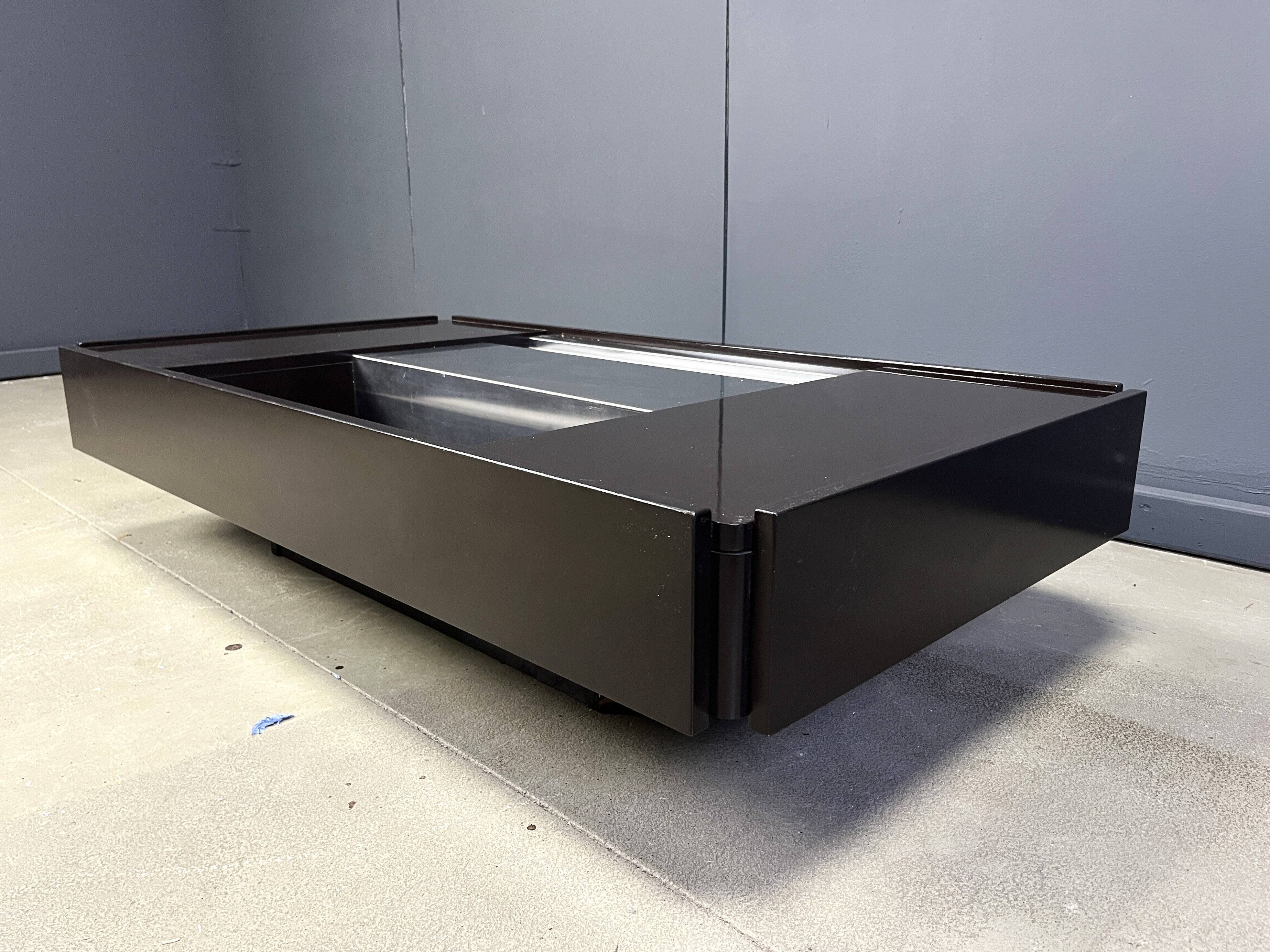 Table basse en laque vintage fabriquée en Italie, attribuée à Mario Sabot/Willy Rizzo.