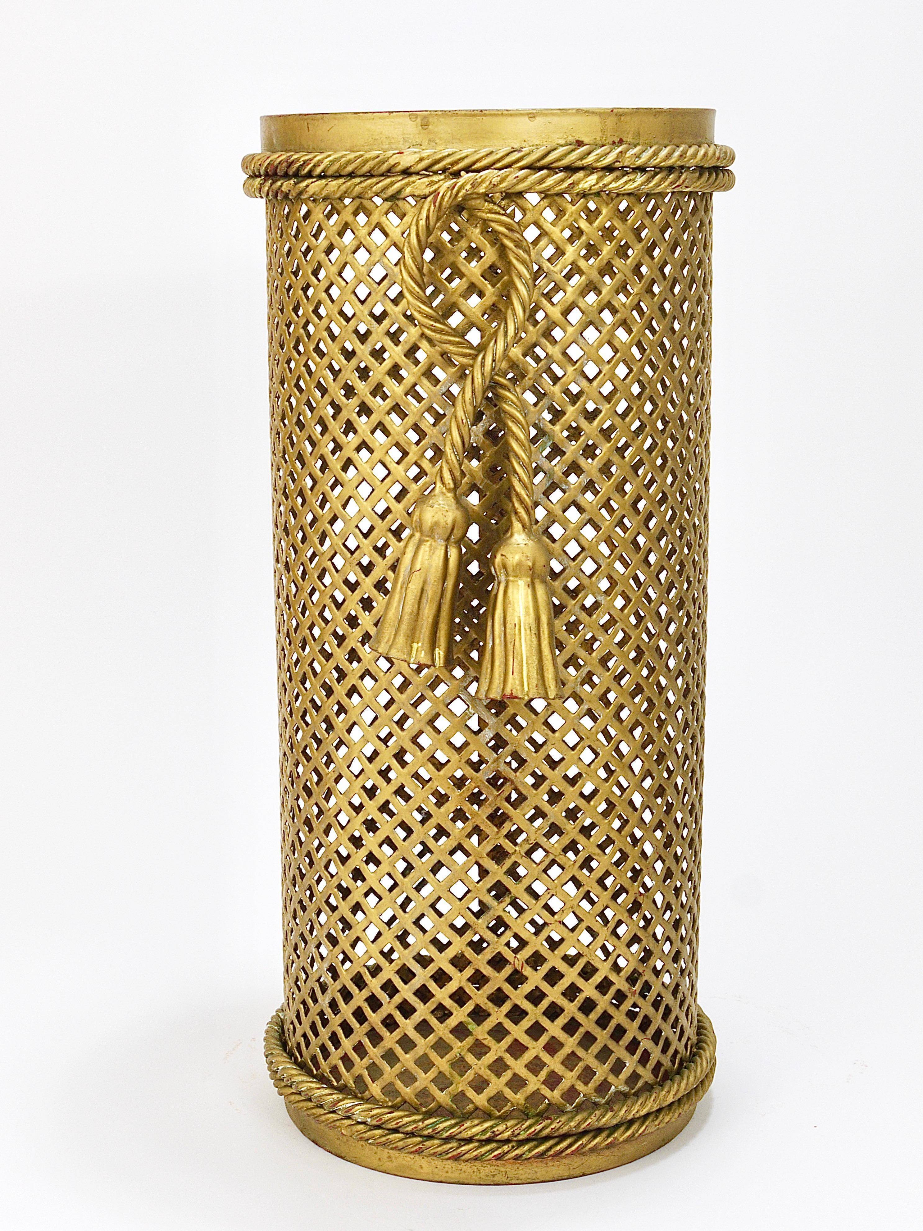 Hollywood Regency umbrella stand in gold metal with cord and tassels, Li Puma Firenze, 1950.