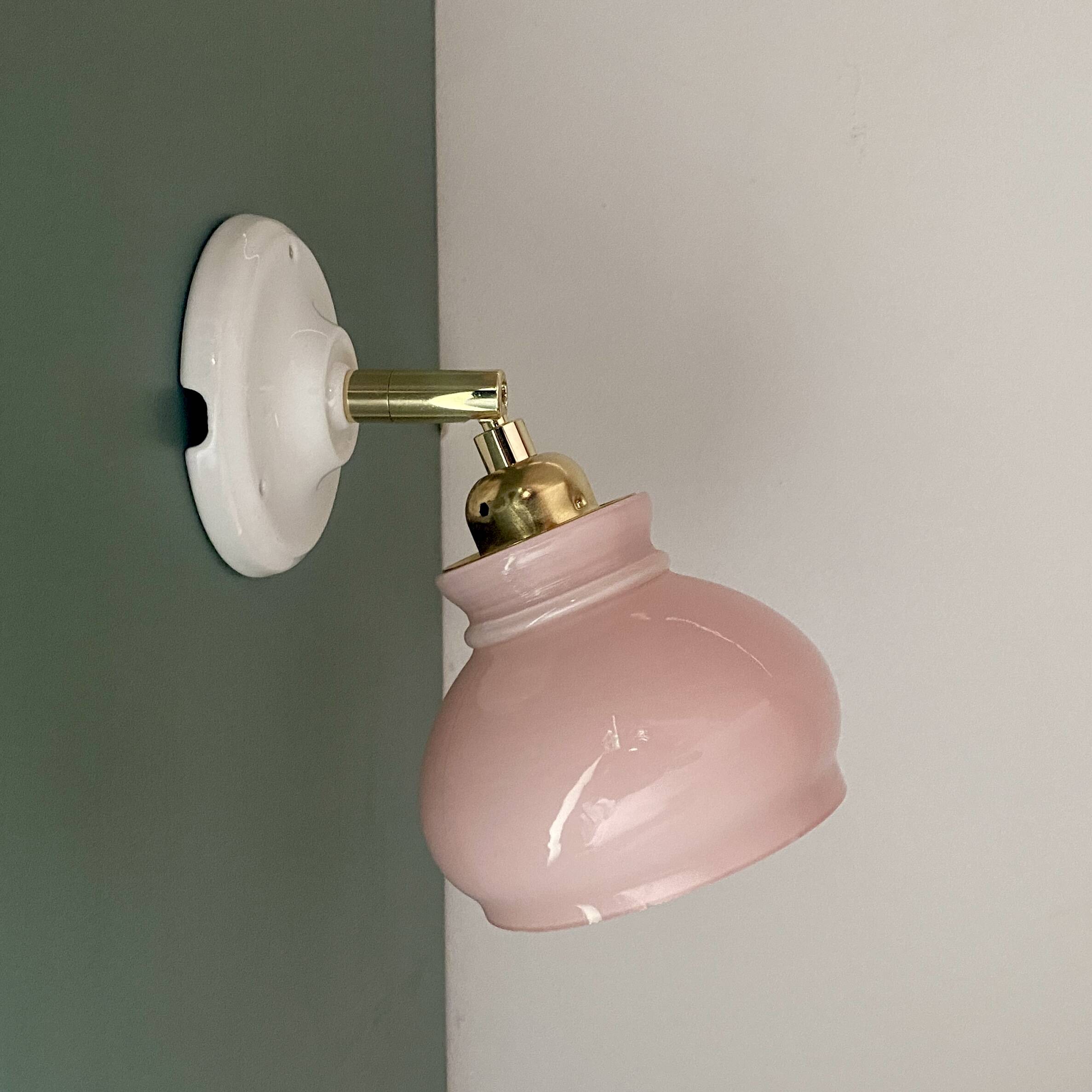 Applique abat-jour vintage en opaline rose.