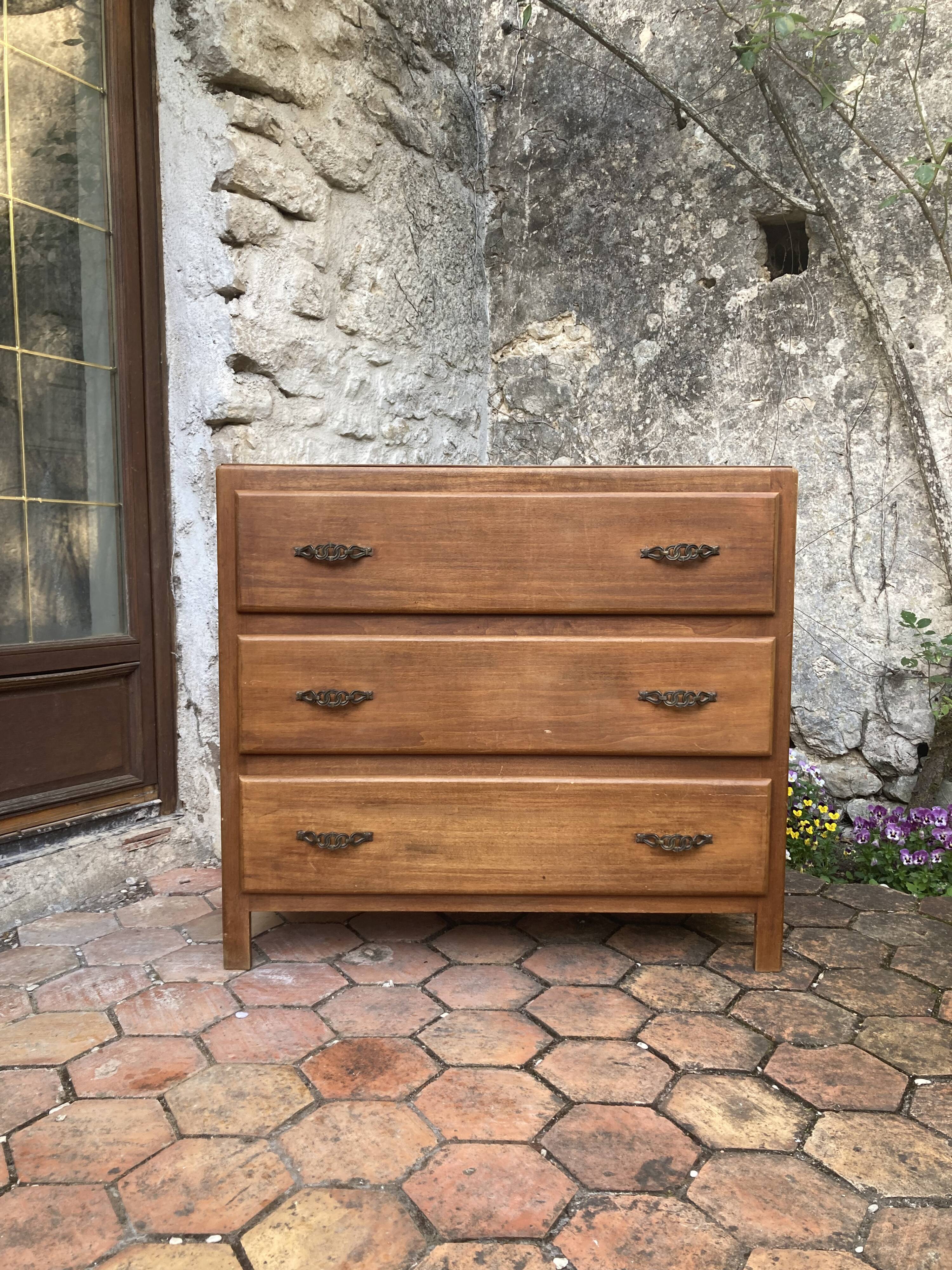Vintage chest of drawers with 3 drawers