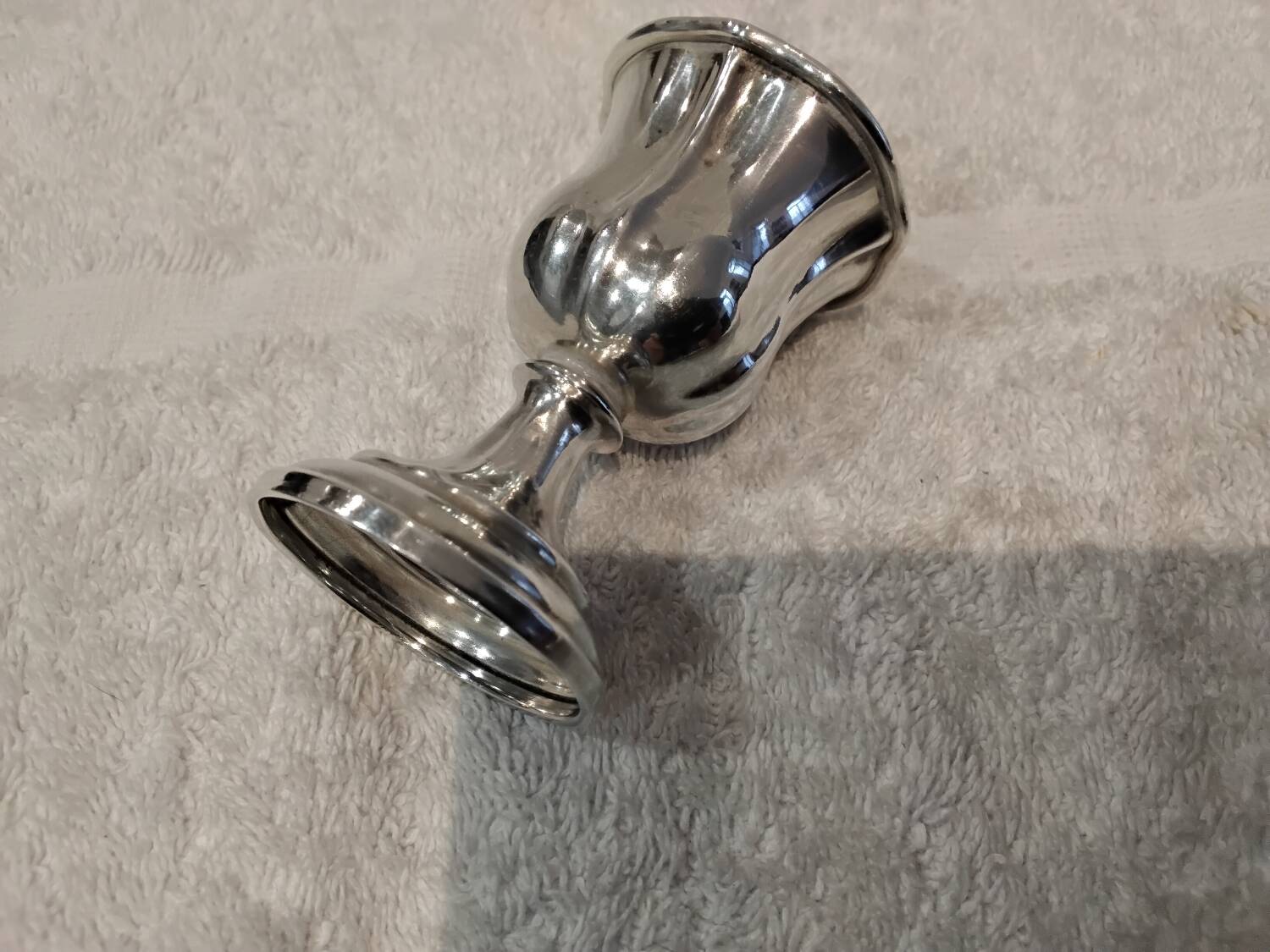 Silver 950 Minerva polylobe egg cup, Doyen silversmith