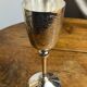 Verre à pied, calice en metal argenté gravé
