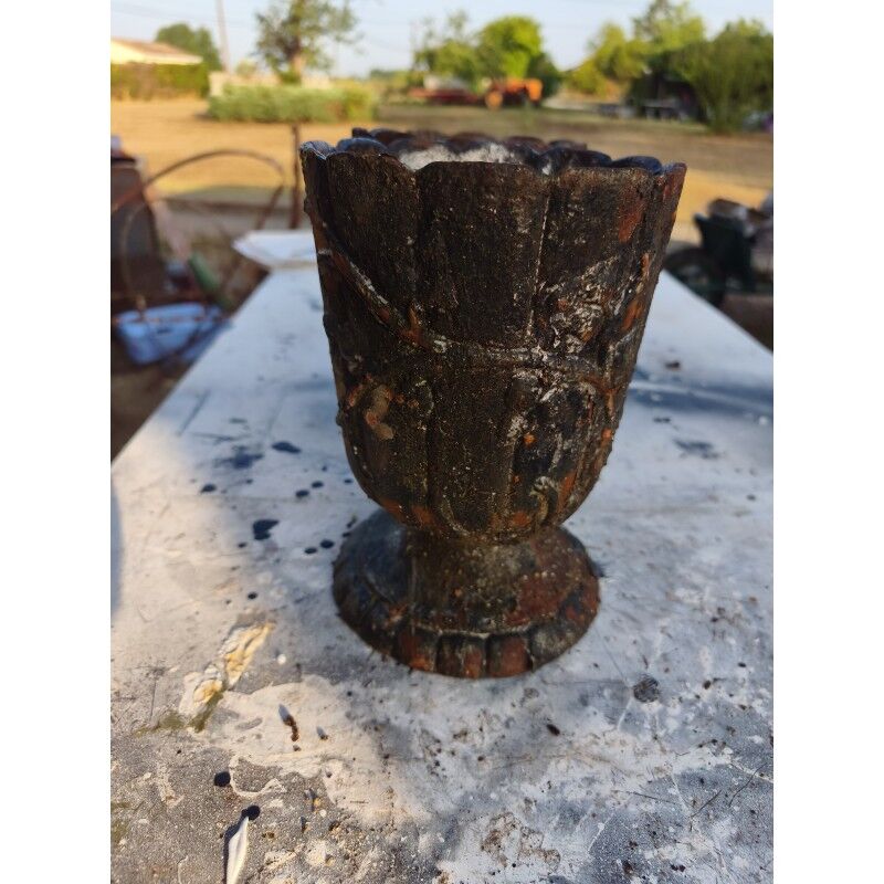 Pair of cast iron vases from 1900 in Charleville-Mézières