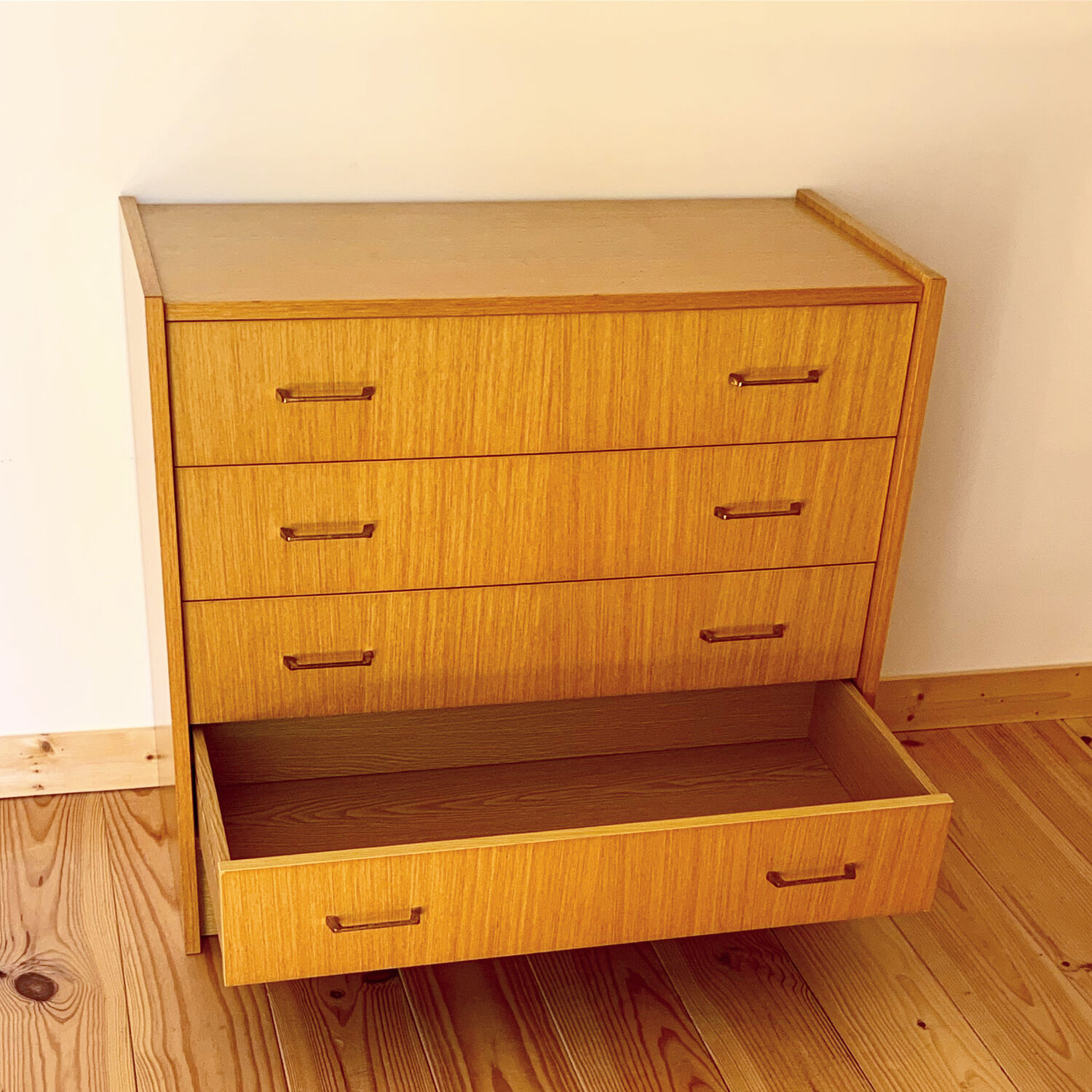 Vintage chest of drawers