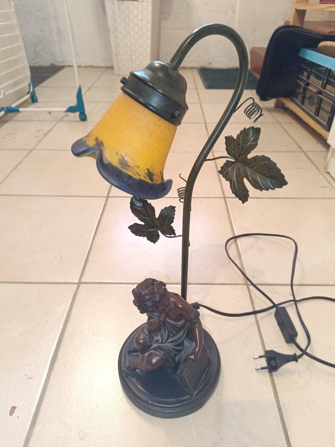 Tulip lamp