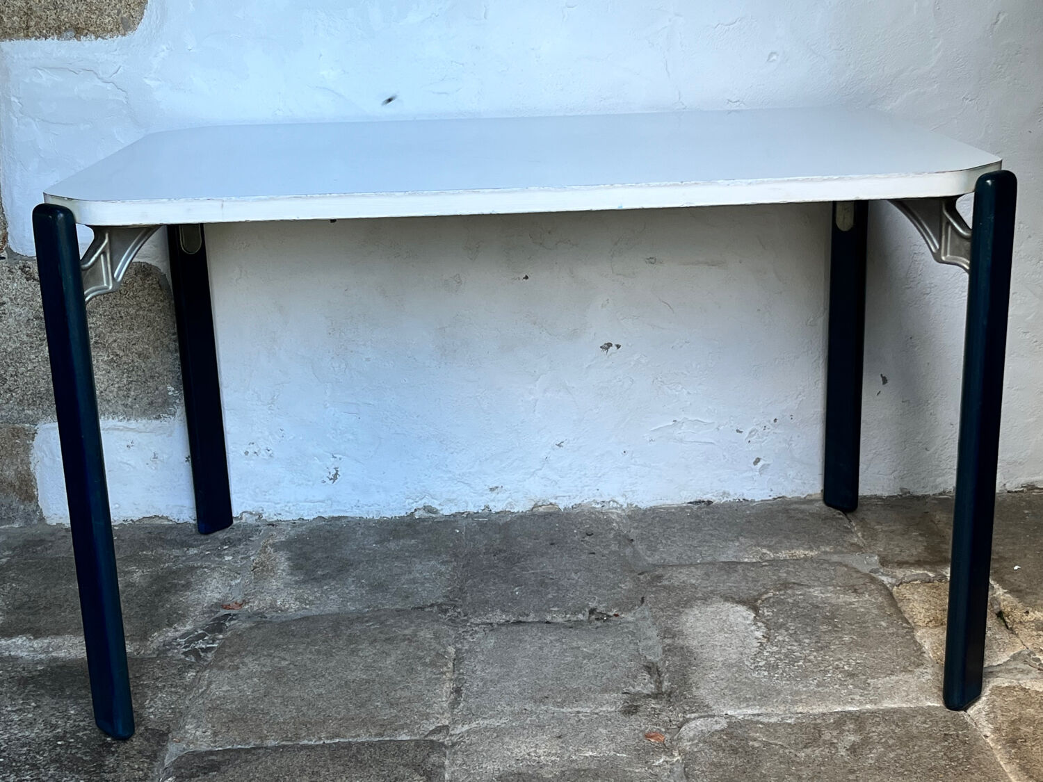 Bruno rey table for Kush and co