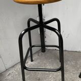 Ancien tabouret industriel