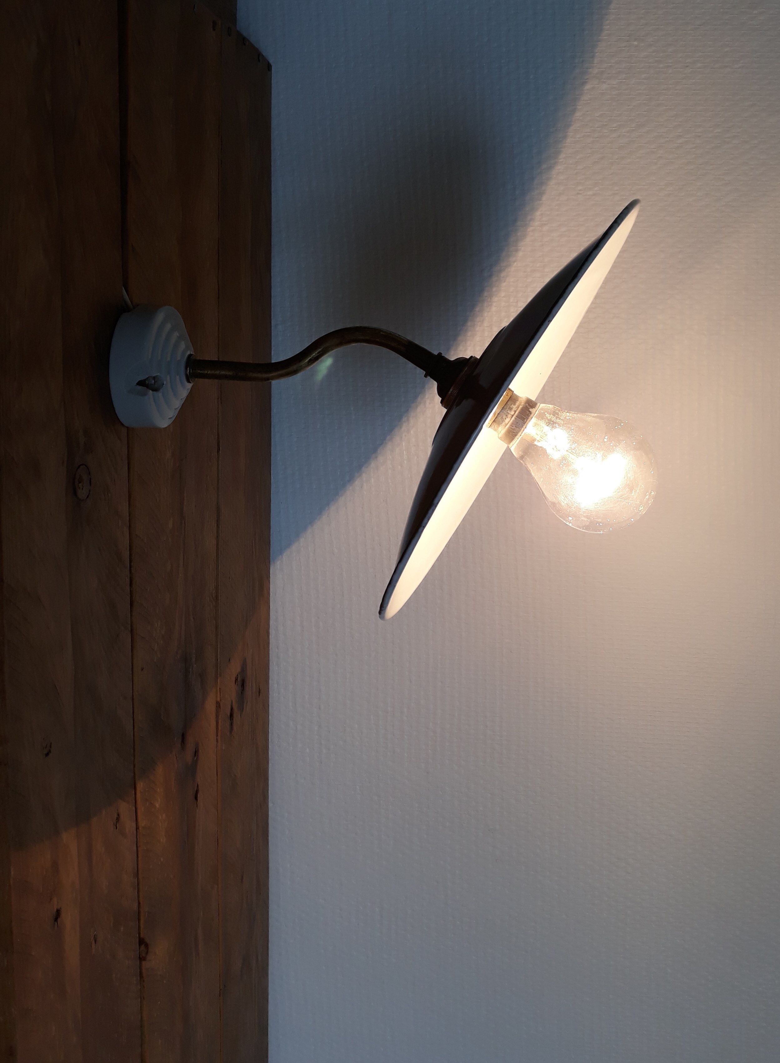 Wall  lamp, gooseneck, enamelled sheet