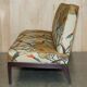 Three-seater canapé George Smith Norris restored in Mulberry linen.
