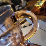 Pichet en verre rose moulé — années 50