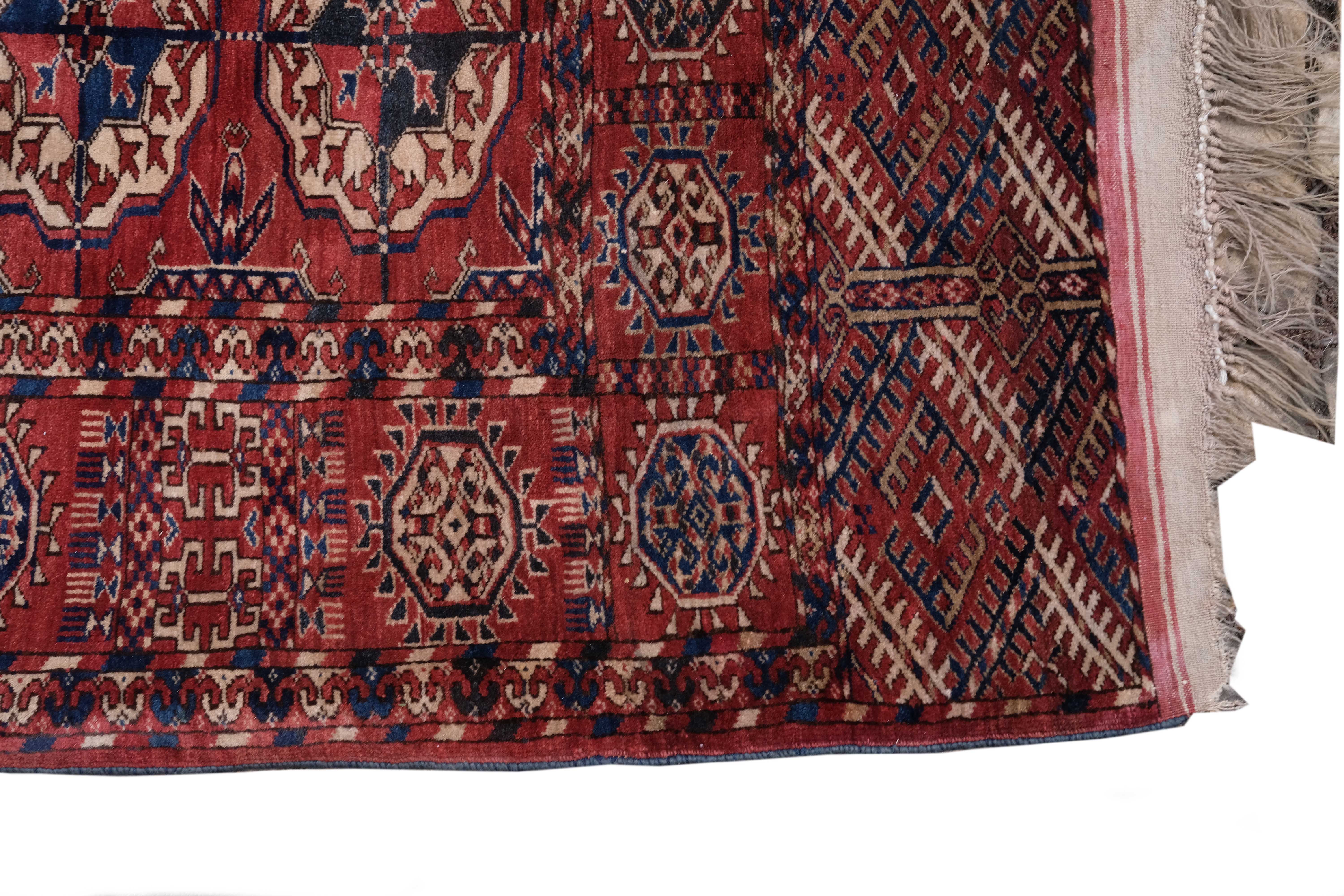 Antique "Bukhara" Carpet, Turkmenistan circa 1900's