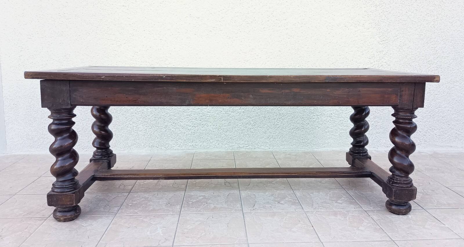 Table Louis XIII en noyer 19ème