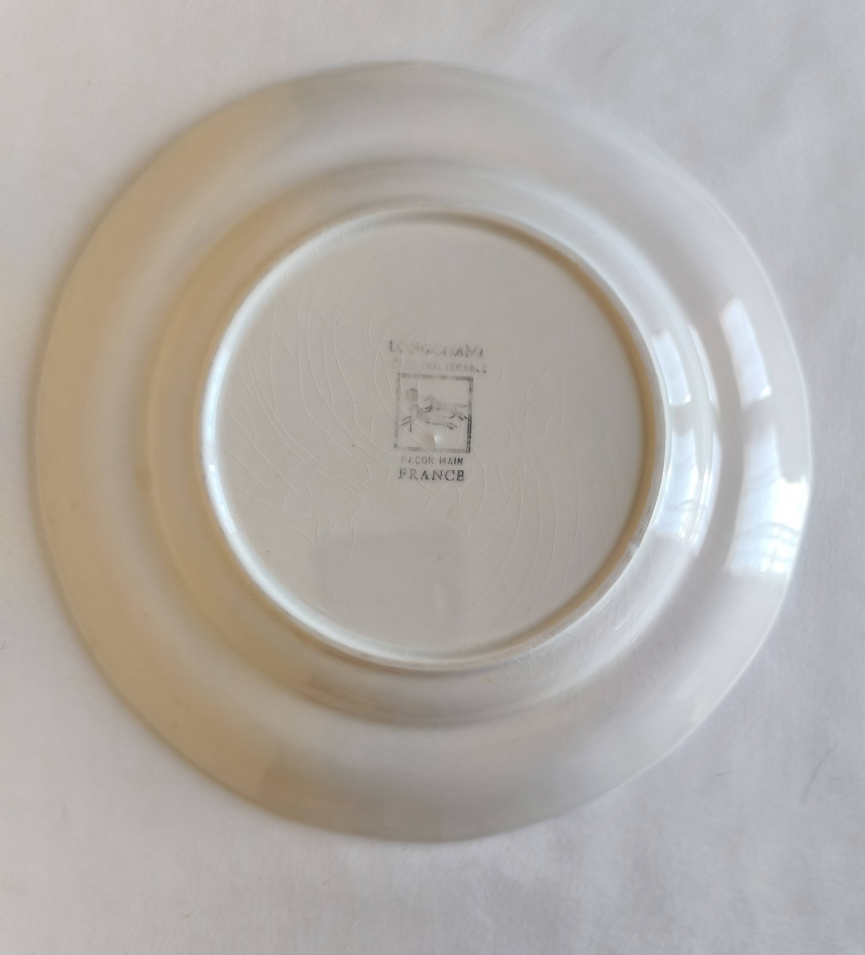 Lonchamp plate with pilgrim decoration