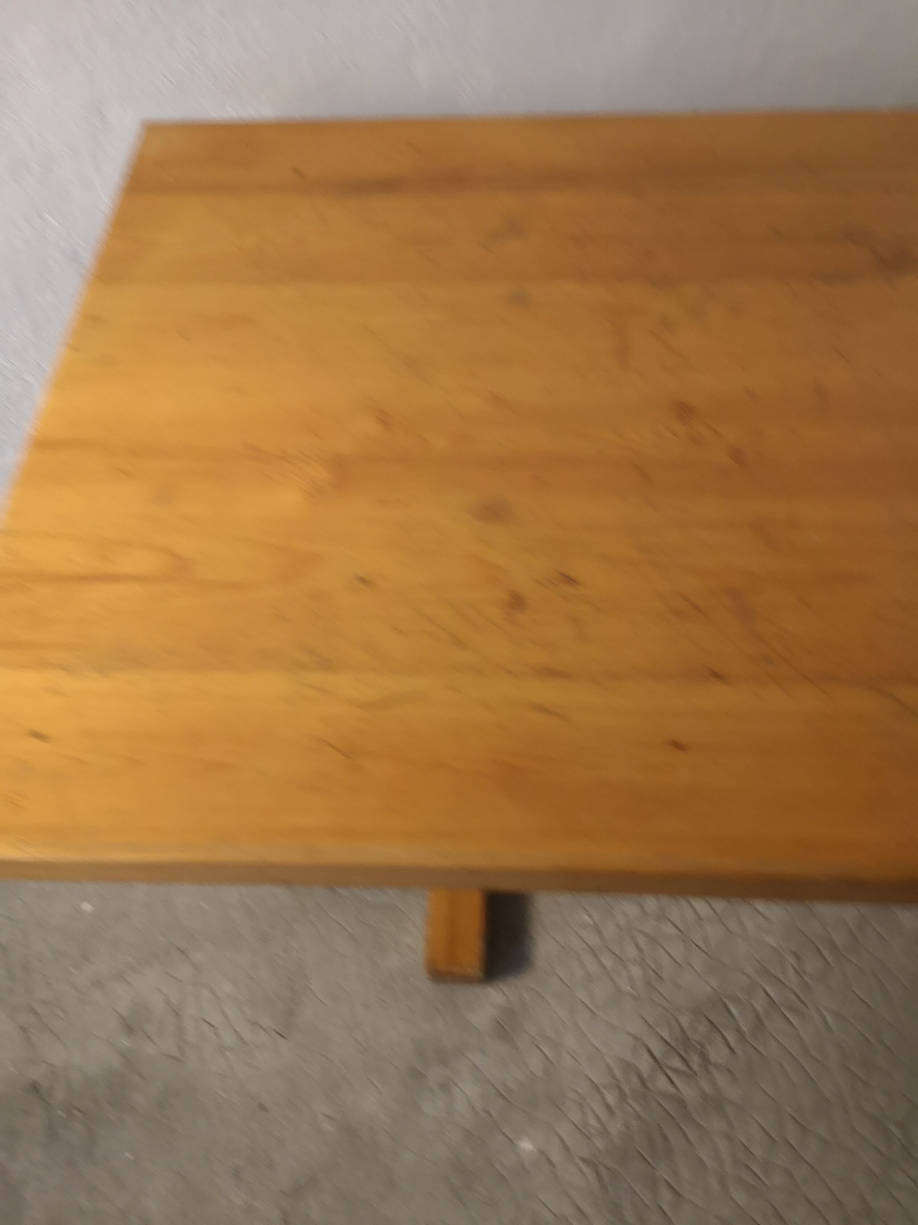 Table Charlotte Perriand les Arcs