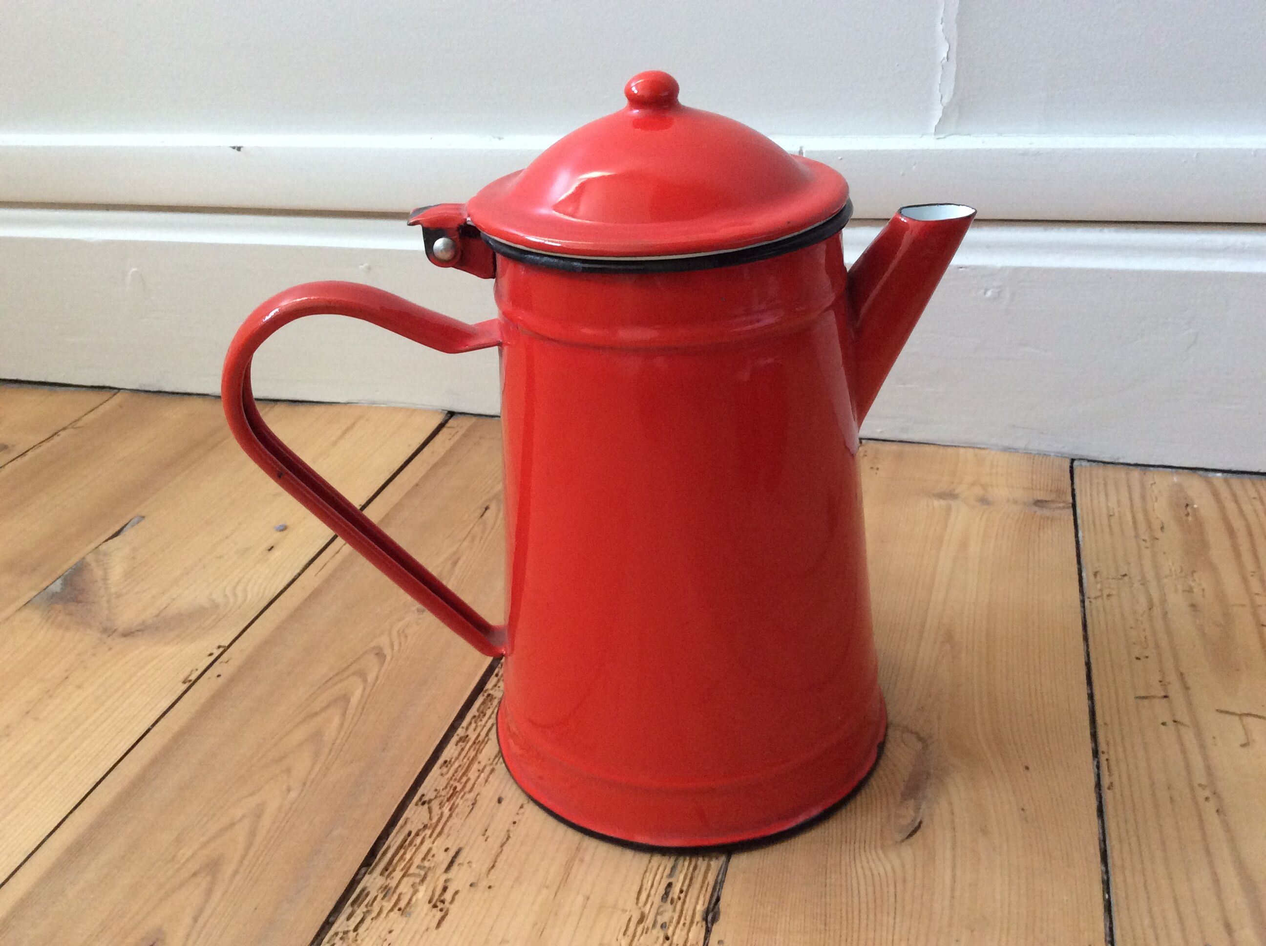 Cafetière émaillée rouge