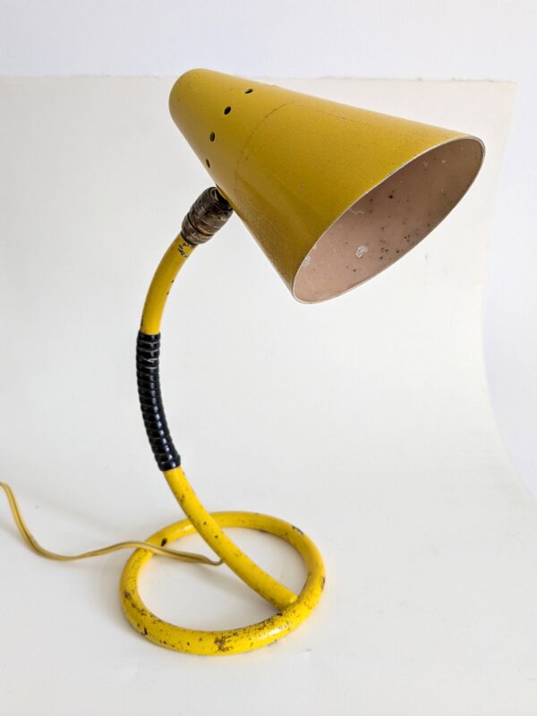 Lampes à poser jaunes années 50 « scoubidou ».