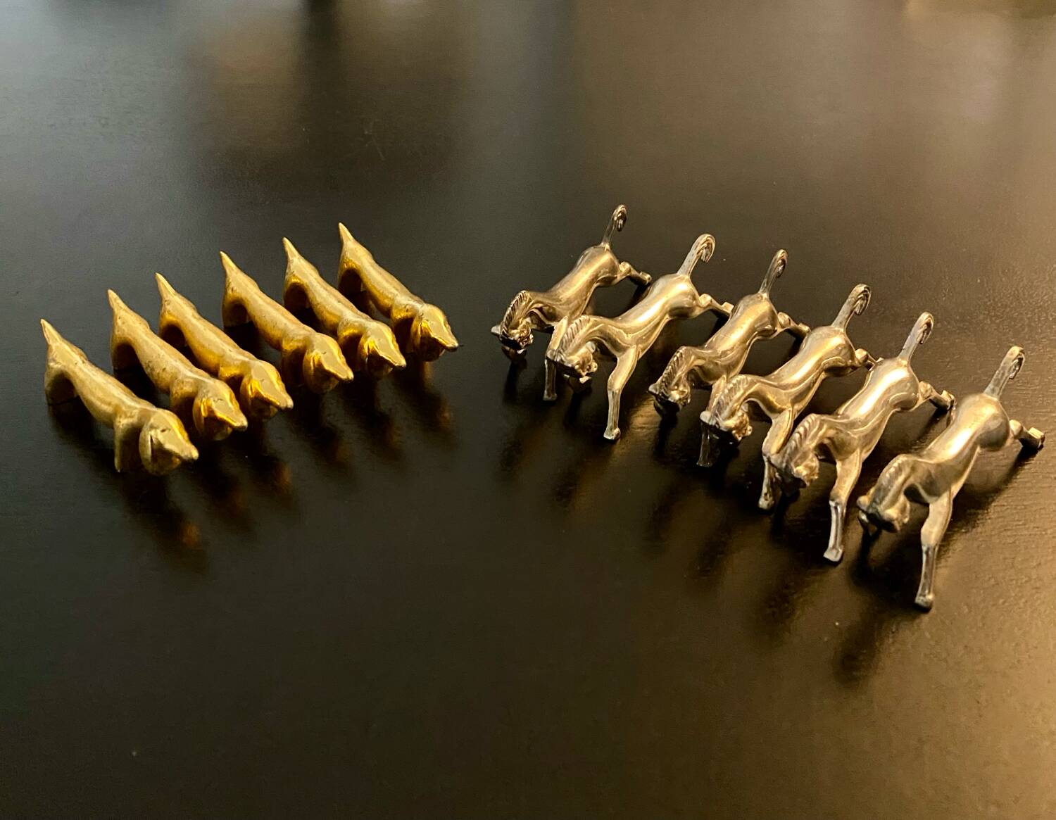 1 Set of 2 boxes of 6 dog and horse shaped knife holders