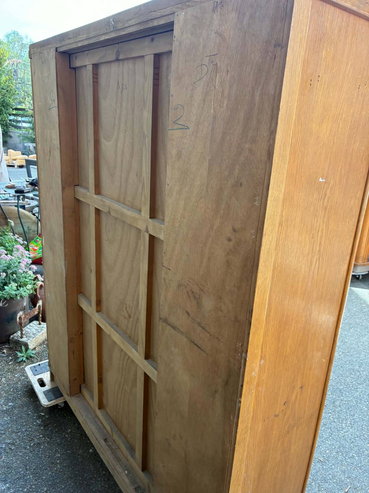 Armoire à étagères