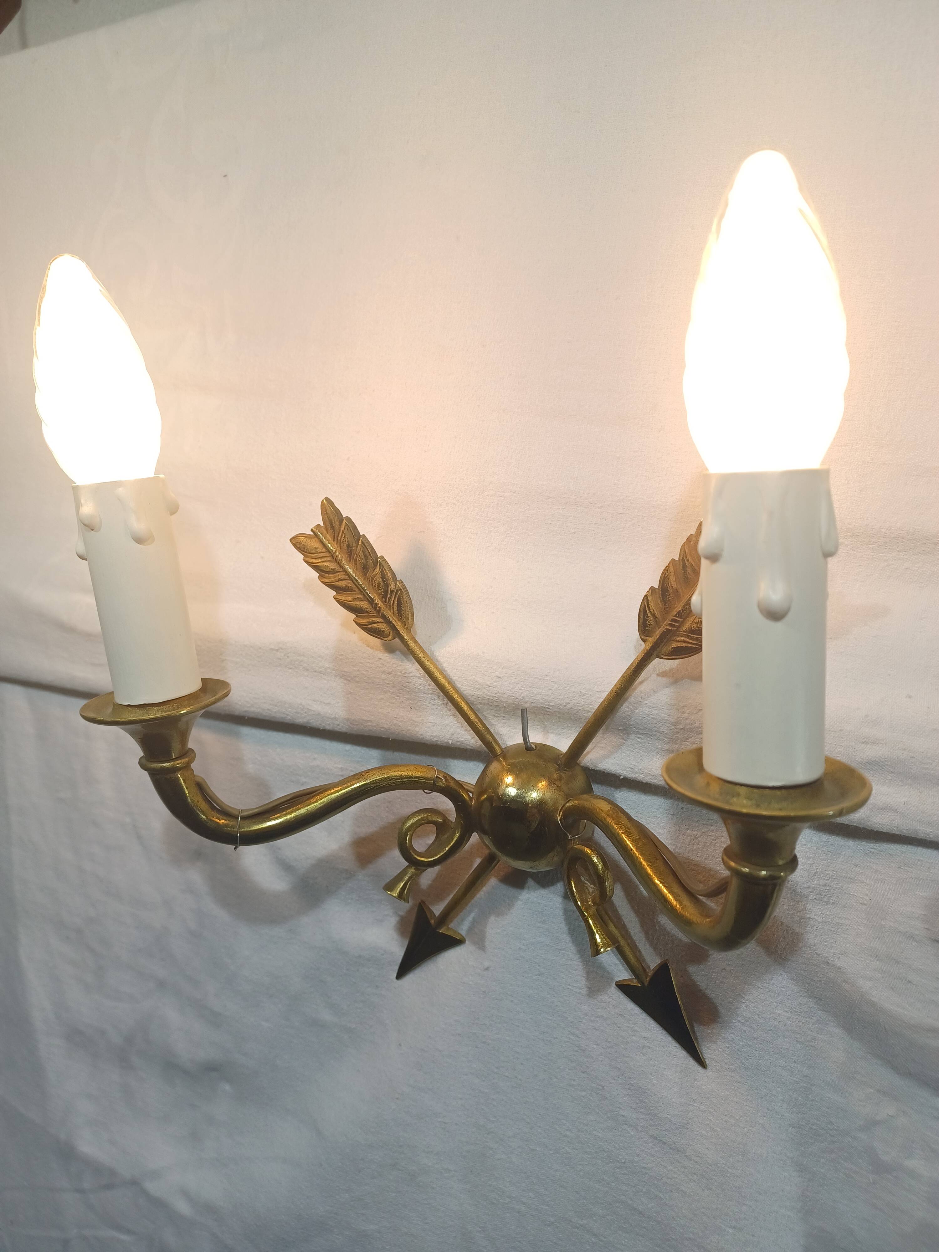 Empire style arrow wall light
