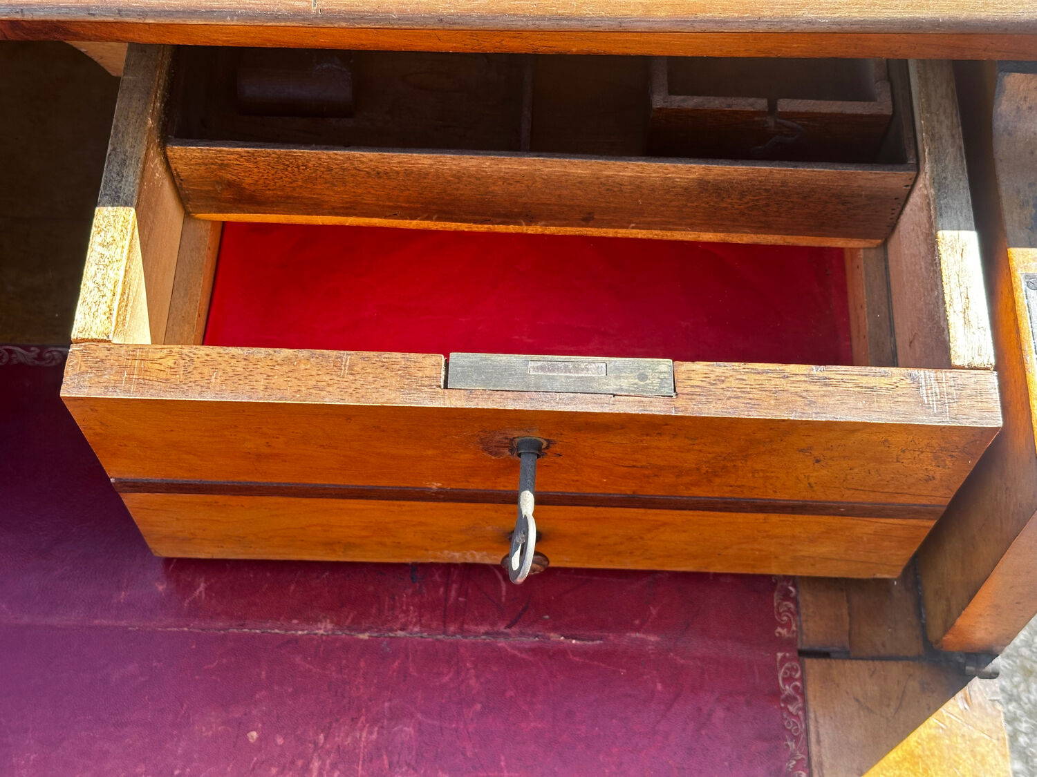 Antique drop-leaf secretary in walnut – Louis-Philippe period (19th century)