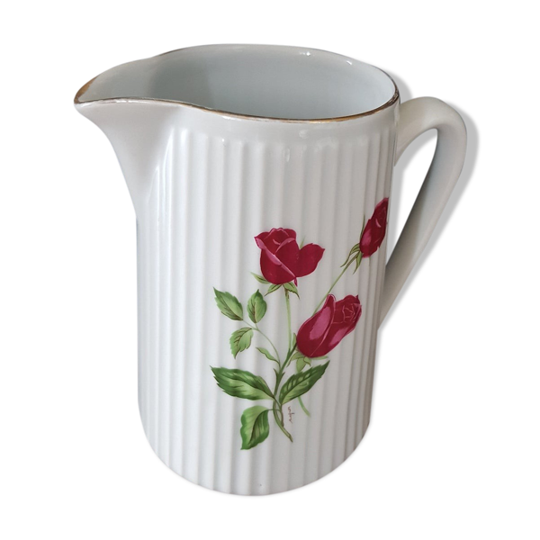 Pichet en porcelaine blanche