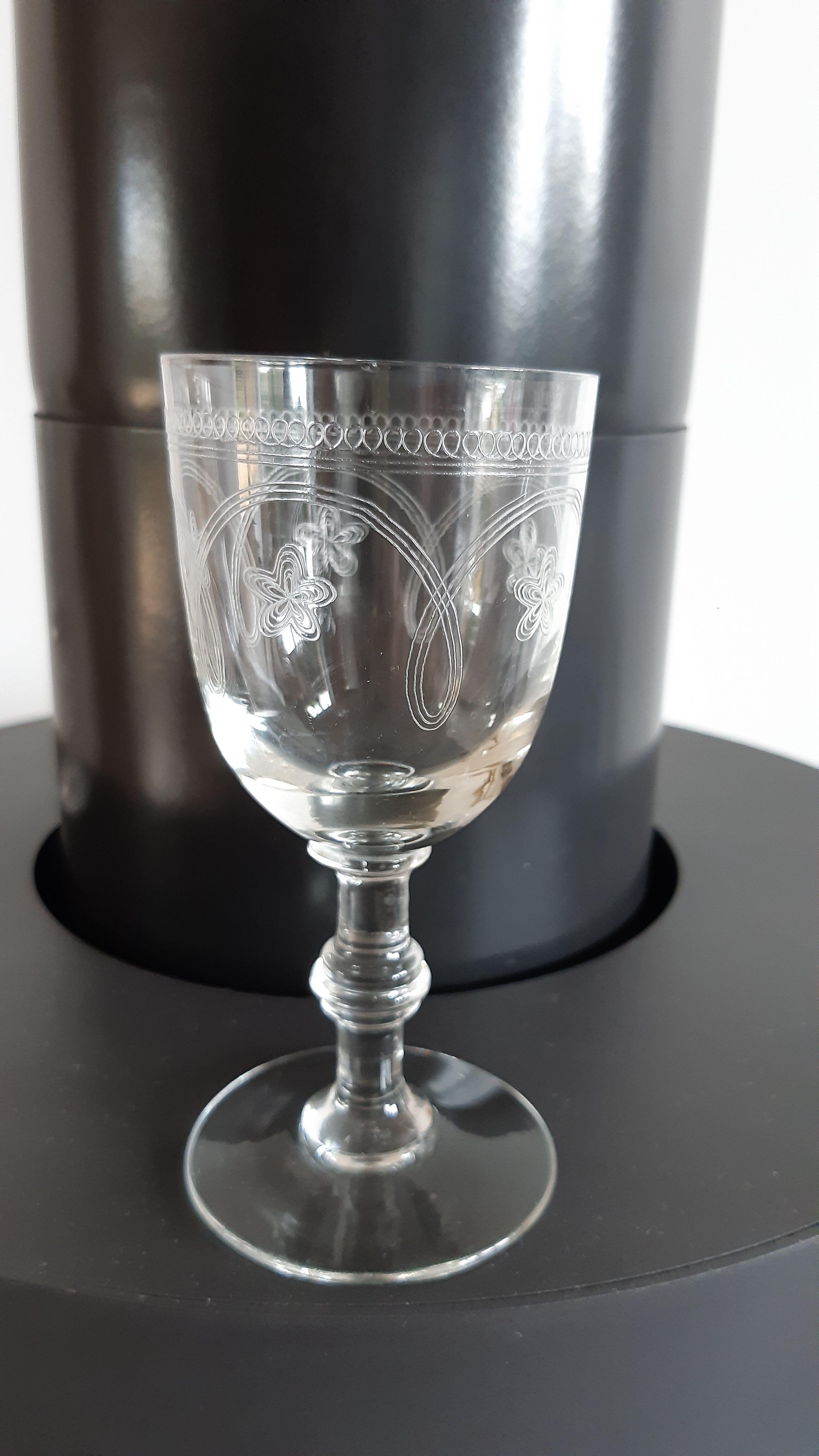 Set of 6 crystal wine glasses engraved 40-50s