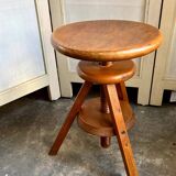 Wooden tripod stool with screw