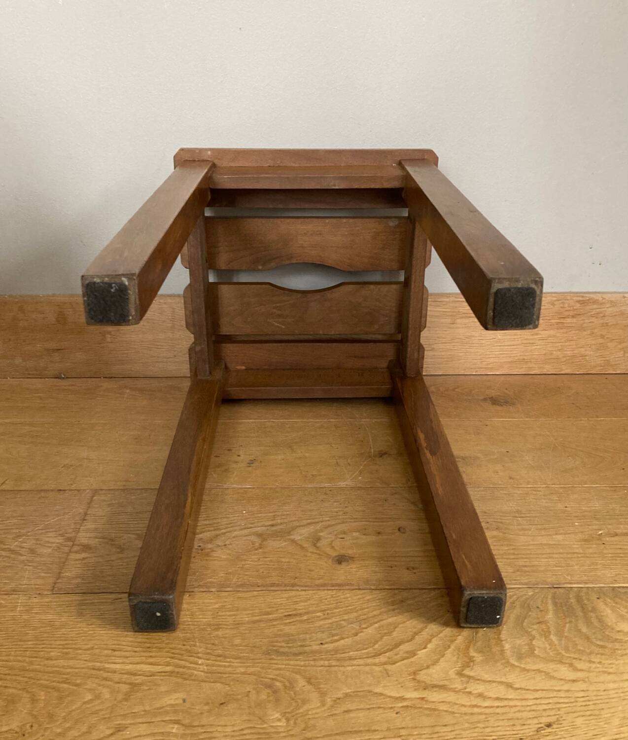 Wooden stool with central grip, quadripod base, 20th century