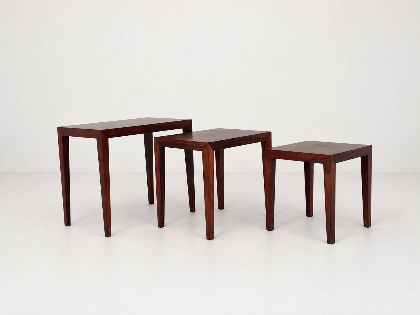 Tables gigognes en palissandre par Severin Hansen, Haslev Møbelsnedker Danemark années 60.