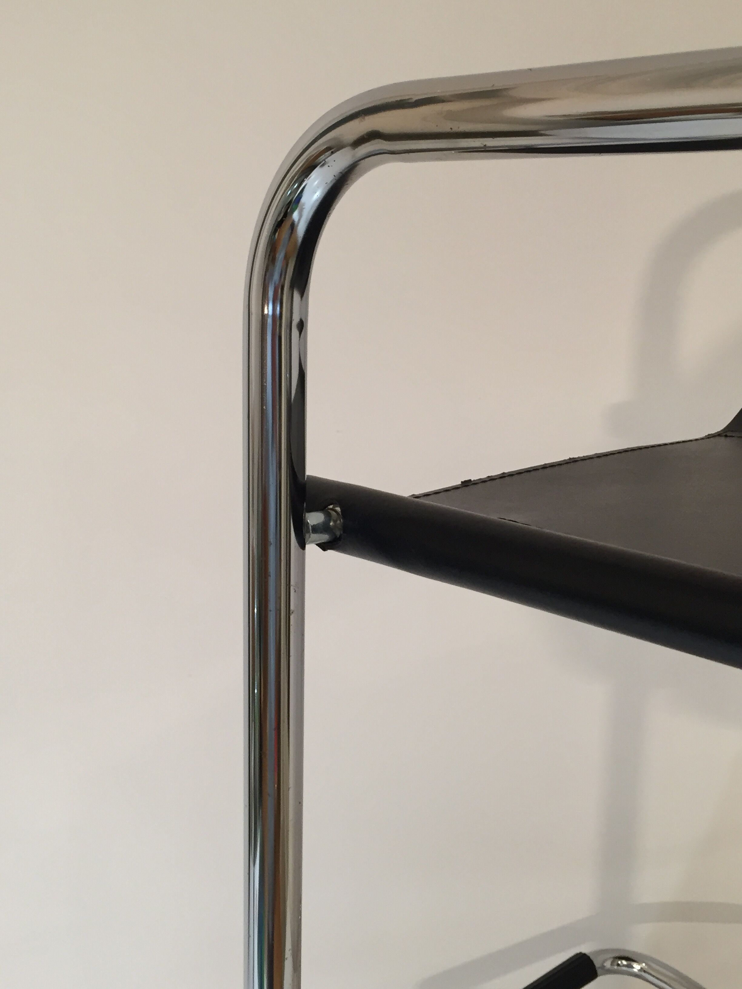 Cantilever design bar