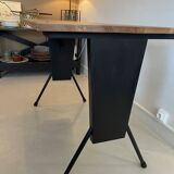 Two-tone bistro table