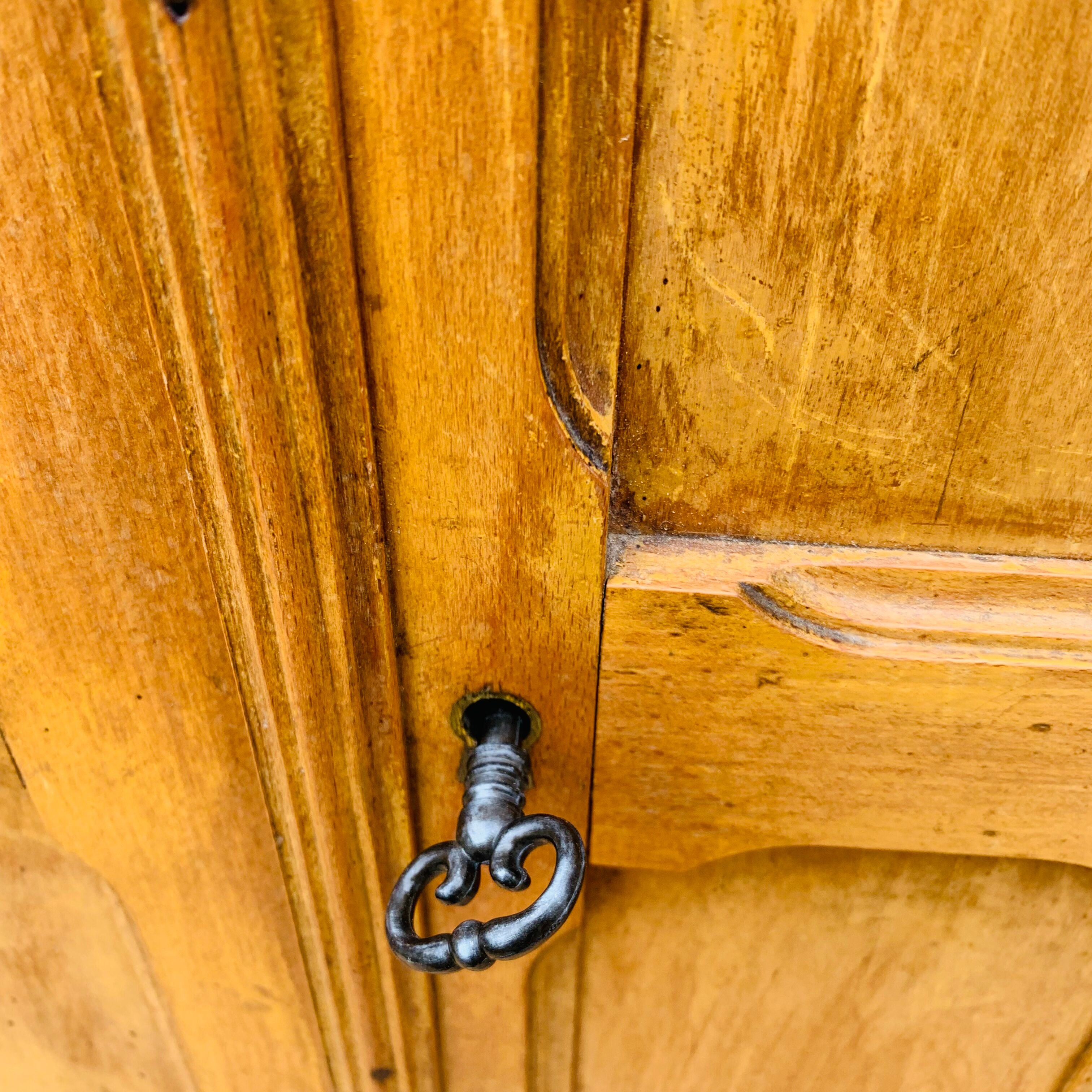 Armoire parisienne